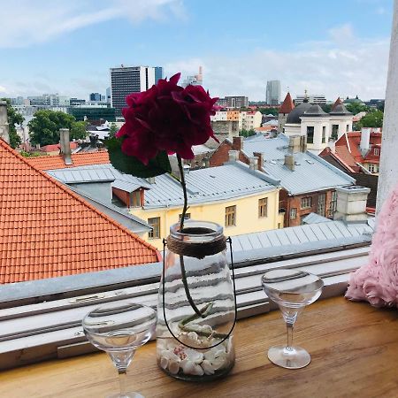 Cozy Oldtown Studio With Magnific City View ทาลลินน์ ภายนอก รูปภาพ