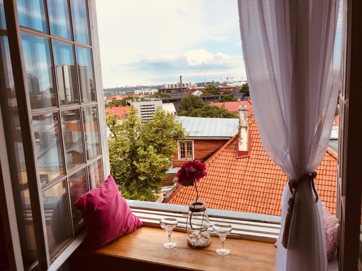 Cozy Oldtown Studio With Magnific City View ทาลลินน์ ภายนอก รูปภาพ